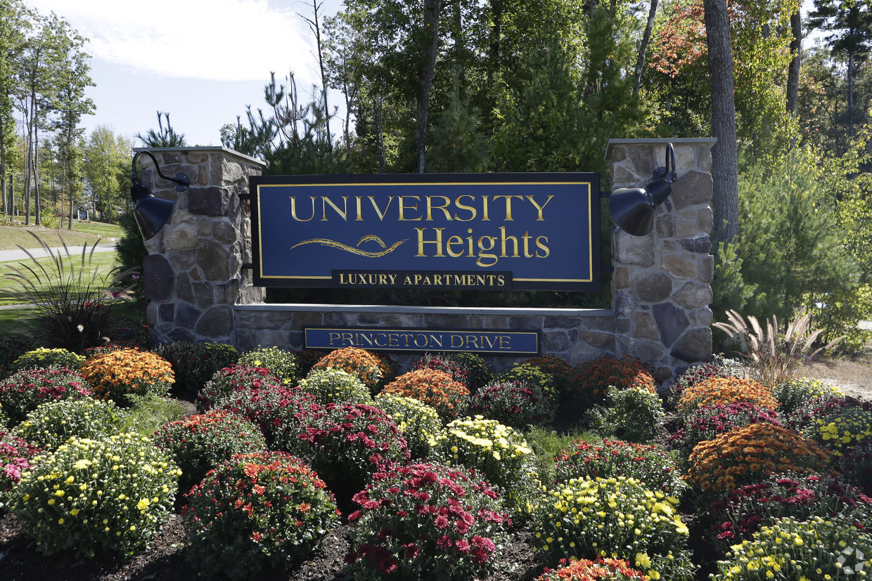 University Heights Apartments in Hooksett, NH